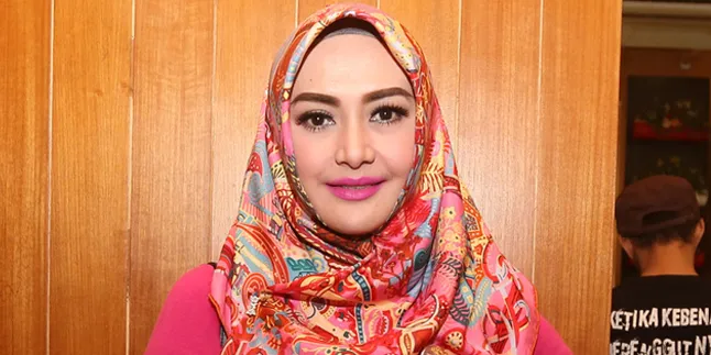 Edies Adelia Cerai Karena Tak Dapat Nafkah Lahir & Batin? Edies Adelia Cerai Karena Tak Dapat Nafkah Lahir & Batin?