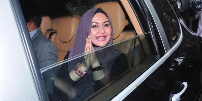 Edies Adelia Dicecar 30 Pertanyaan