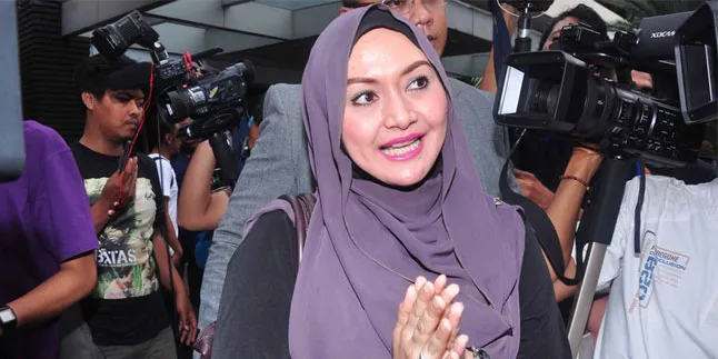 Edies Adelia Dicecar 30 Pertanyaan Oleh Penyidik Edies Adelia Dicecar 30 Pertanyaan Oleh Penyidik