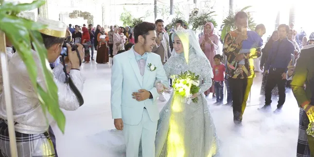 Ega Noviantika Ceritakan Kehidupan Pasca Menikah dengan Rafly DA, Jadi Rajin Siapkan Sarapan Buat Suami Ega Noviantika Ceritakan Kehidupan Pasca Menikah dengan Rafly DA, Jadi Rajin Siapkan Sarapan Buat Suami