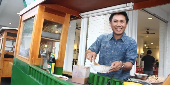 Eko Patrio Inginkan Anaknya Bisa Berbagi Seperti Dirinya Eko Patrio Inginkan Anaknya Bisa Berbagi Seperti Dirinya