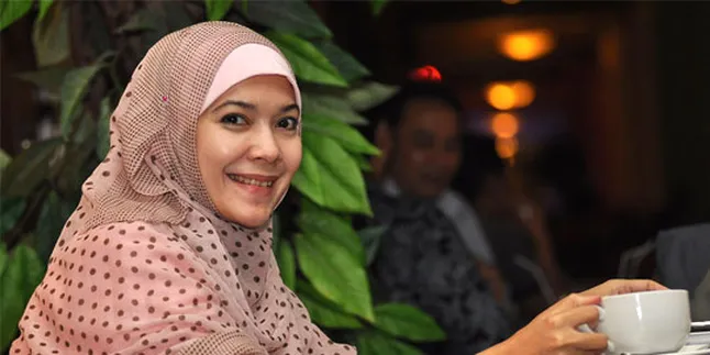Eksanti Selalu Tolak Tawaran Lepas Jilbab