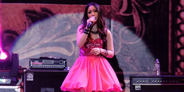 [Eksklusif] Mampir Kantor KapanLagi.com®, Sabrina Bagi-Bagi CD!