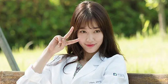 Ekspresi Cute Park Shin Hye Saat Dapat Surprise di Lokasi Syuting Ekspresi Cute Park Shin Hye Saat Dapat Surprise di Lokasi Syuting