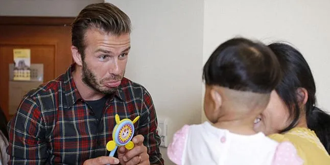 Ekspresi Lucu David Beckham Saat Hibur Anak-Anak di China