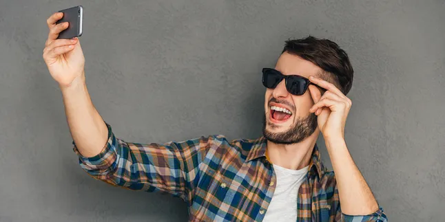 Ekspresi yang Paling Sering Dipakai Selfie, Punya Lo Mana?