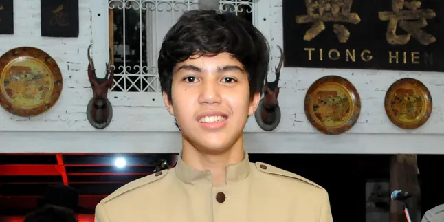 El Rumi Ketahuan Narsis Bareng Dua Gadis Cantik