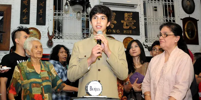 El Rumi Makin Ganteng, Maia Estianty Tak Kuasa Beri Kecupan El Rumi Makin Ganteng, Maia Estianty Tak Kuasa Beri Kecupan