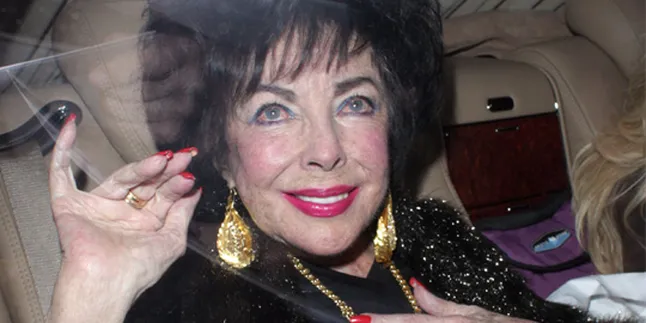 Elizabeth Taylor Sabet Gelar Mendiang Selebritis Terkaya!