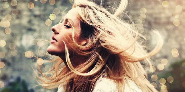 Ellie Goulding Curhat Mengenai Lagunya 'Beating Heart'