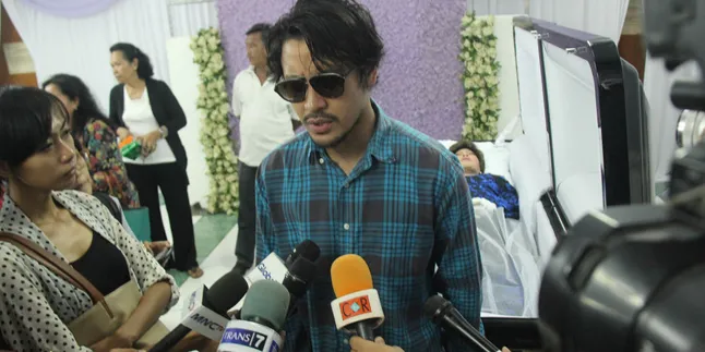 Ello Akui Banyak Kenangan Bersama Ibunda