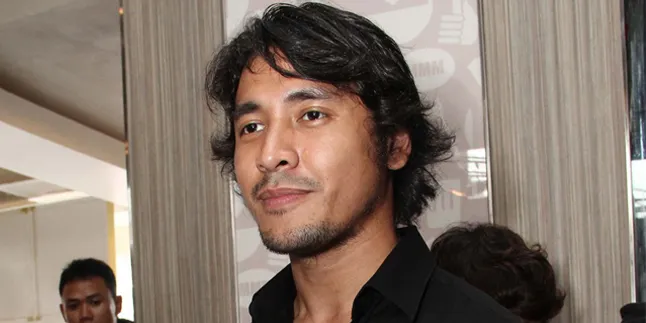 Ello: Soal Penampilan, Rambut Berbicara