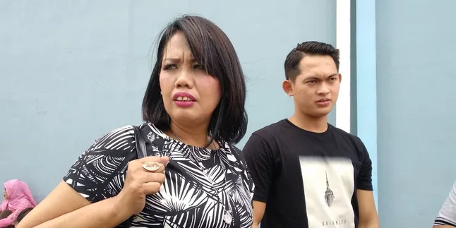 Elly Sugigi Akan Lakukan Prewedding Lagi Walaupun Ditentang Habis Oleh Putrinya? Elly Sugigi Akan Lakukan Prewedding Lagi Walaupun Ditentang Habis Oleh Putrinya?