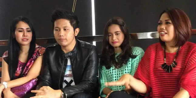 Elly Sugigi Jodohkan Putrinya Dengan Putra Dari Pengusaha Jamu Elly Sugigi Jodohkan Putrinya Dengan Putra Dari Pengusaha Jamu