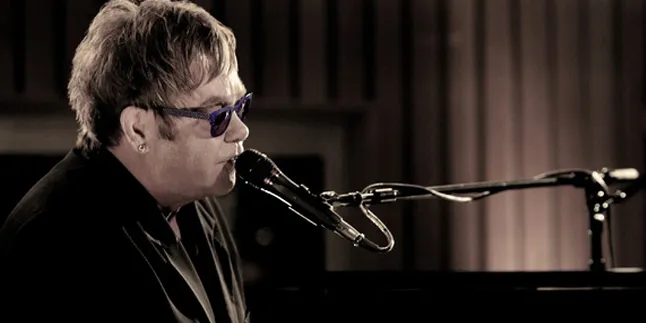 Elthon John Terlambat 20 Tahun Menjadi Ayah