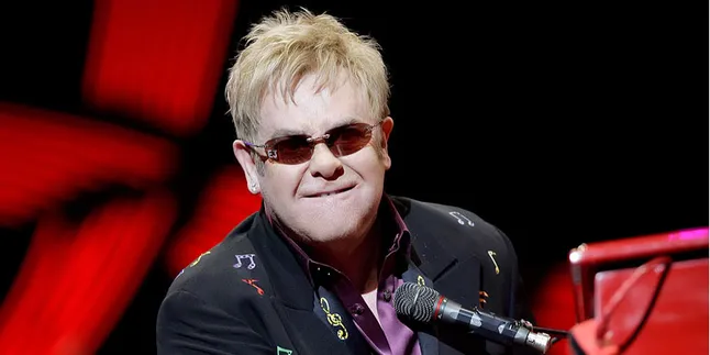 Elton John Booking Hotel Hanya Untuk Kacamata?