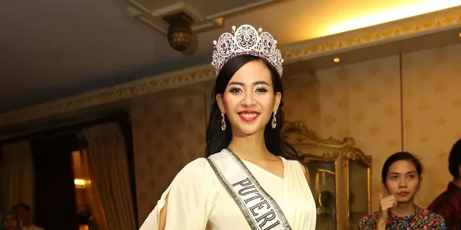 Elvira Devinamira Sukses Promosi Batik Papua di New York Elvira Devinamira Sukses Promosi Batik Papua di New York