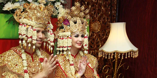 Emil Dardak Marah Arumi Bachsin Ingin Berhenti Berkarir