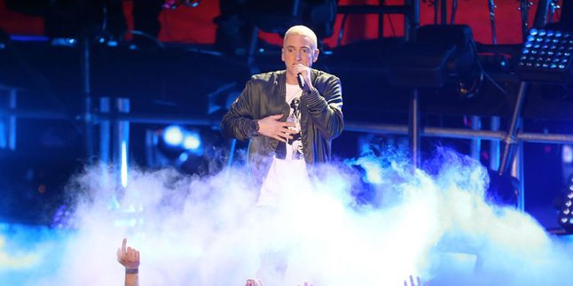 Eminem Ingin 'Jotos' Wajah Lana Del Rey, Ada Apa?