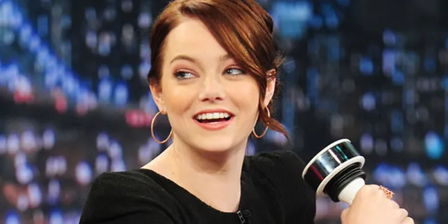 Emma Stone Belum Ingin Nikahi Andrew Garfield