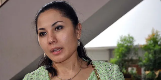 Emma Waroka Pisah Ranjang Sejak Juli 2012 Emma Waroka Pisah Ranjang Sejak Juli 2012