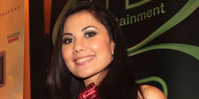 Emma Waroka Resmi Menjanda Emma Waroka Resmi Menjanda