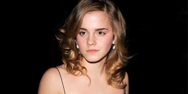 Emma Watson Melenggang di Atas Sepatu Rp 12 Juta