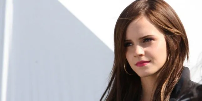 Emma Watson Mencuri Perhiasan Paris Hilton di 'THE BLING RING'