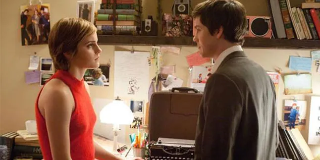 Emma Watson Tak Tahan Lihat Adegan Ciumannya Sendiri Emma Watson Tak Tahan Lihat Adegan Ciumannya Sendiri