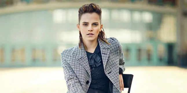 Emma Watson Tampil Dewasa Dalam Sampul Teen Vogue