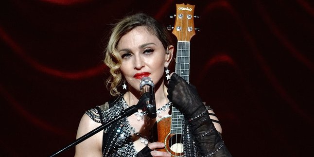 Emosional, Madonna Ungkap Perasaannya Atas Tragedi Teror Paris