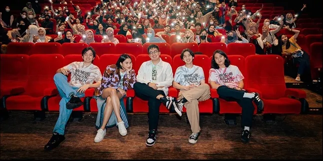 Empat Hari Tayang, 'MENCURI RADEN SALEH' Raih Lebih dari Setengah Juta Komplotan Empat Hari Tayang, 'MENCURI RADEN SALEH' Raih Lebih dari Setengah Juta Komplotan