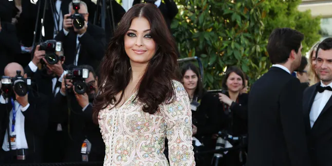 Empat Tahun Vakum, Aishwarya Rai Kembali Tebar Pesona Empat Tahun Vakum, Aishwarya Rai Kembali Tebar Pesona