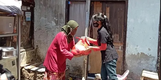 EMTEK Cares for Corona Distributes Hundreds of Basic Needs Packages and Cloth Masks for Communities Affected by Covid-19 and Flash Floods