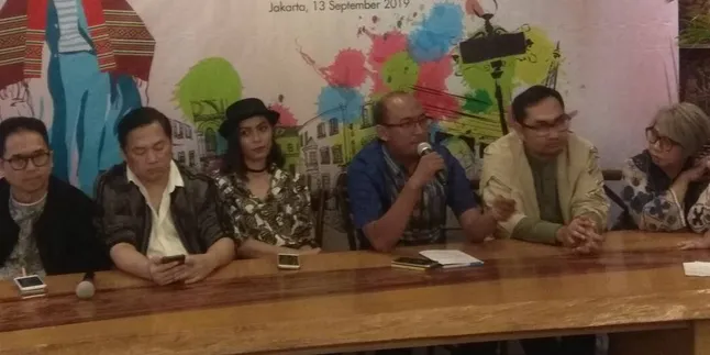 Enam Desainer Akan Kenalkan Wastra Nusantara di Slovakia Fashion Day Enam Desainer Akan Kenalkan Wastra Nusantara di Slovakia Fashion Day