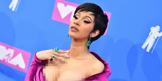 Enam Pekan Pasca Melahirkan, Cardi B Sudah Berpose Hot Enam Pekan Pasca Melahirkan, Cardi B Sudah Berpose Hot