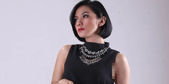 Enno Lerian Bengong Lihat Anaknya Merem-Merem Main Musik