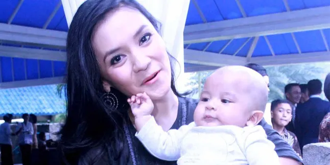 Enno Lerian Tak Mau Lewatkan Perkembangan Anak Keduanya