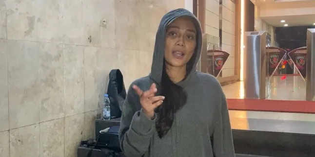 Erika Carlina Visits Polda Metro Jaya, Undergoes Clarification Regarding Her Report