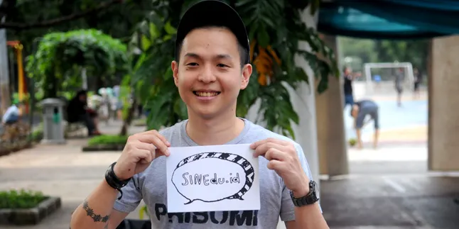 Ernest Prakasa Gagal Mengajak Reza Rahadian Main 'Socmed'