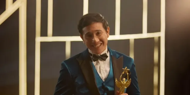 Ernest Prakasa Kembali ke Kursi Sutradara di Film 'LUPA DARATAN', Kolaborasi Perdana dengan Vino G. Bastian