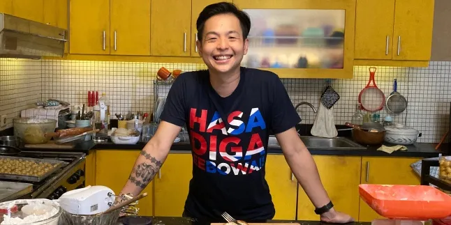 Ernest Prakasa Lakukan Perawatan Wajah Demi Laura Basuki Ernest Prakasa Lakukan Perawatan Wajah Demi Laura Basuki