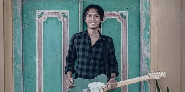 Eross Candra Discusses the Role of Radio Behind the Viral Hit 'Dan'
