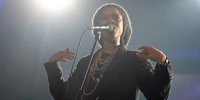 Erykah Badu Dikabarkan Hamil, Benarkah? Erykah Badu Dikabarkan Hamil, Benarkah?