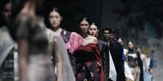 ESMOD Jakarta Neo Designer Showcase Hadirkan Tema Futustik di JF3 2024