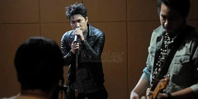 Euforia Penonton Bikin Cedera Kaki Rizal Armada 'Sembuh'! Euforia Penonton Bikin Cedera Kaki Rizal Armada 'Sembuh'!