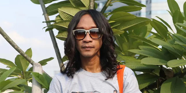 Evelyn Suapi Aming Supaya Stamina Kuat Untuk Bikin Anak Evelyn Suapi Aming Supaya Stamina Kuat Untuk Bikin Anak