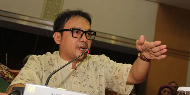 Eyang Subur Mengaku Diteror Adi Bing Slamet Via SMS