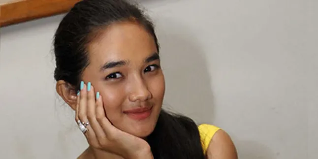 Faby Marcelia Bantah Foto Topless Mirip Dirinya Faby Marcelia Bantah Foto Topless Mirip Dirinya