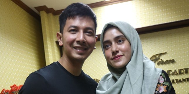 Fairuz A Rafiq Announces Third Pregnancy, Sonny Septian Suspects Prank